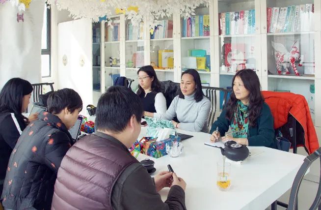锦连环团队在红树林外国语小学开展文化调研座谈