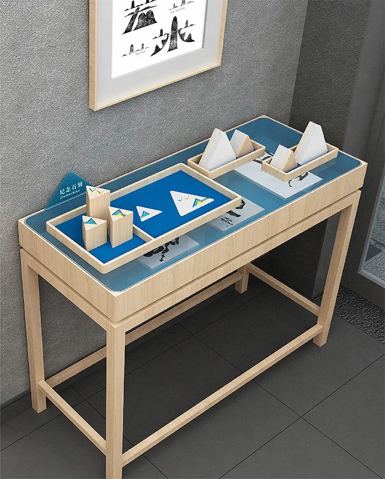 石景山社区学院木质展台陈列物料与石上流光书法挂画，校园文化物料设计