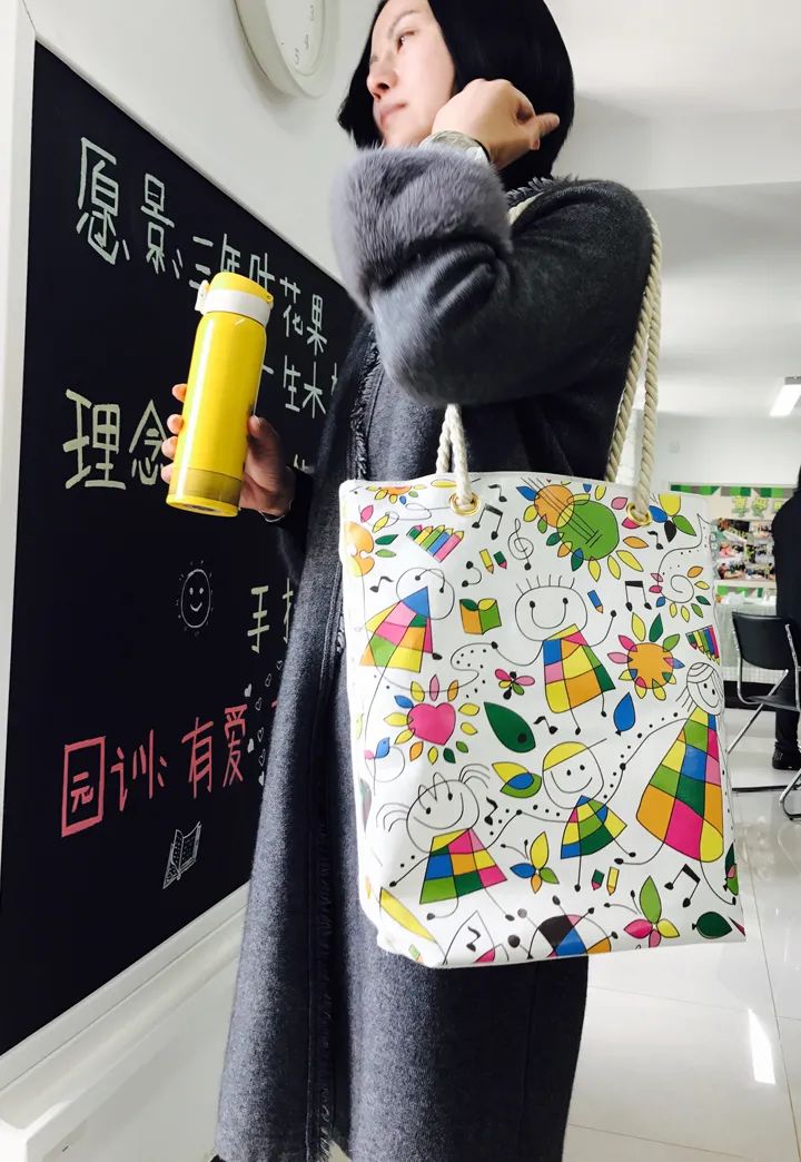 北部新区实验幼儿园定制彩色图案帆布袋实物，幼儿园文创品牌延展应用