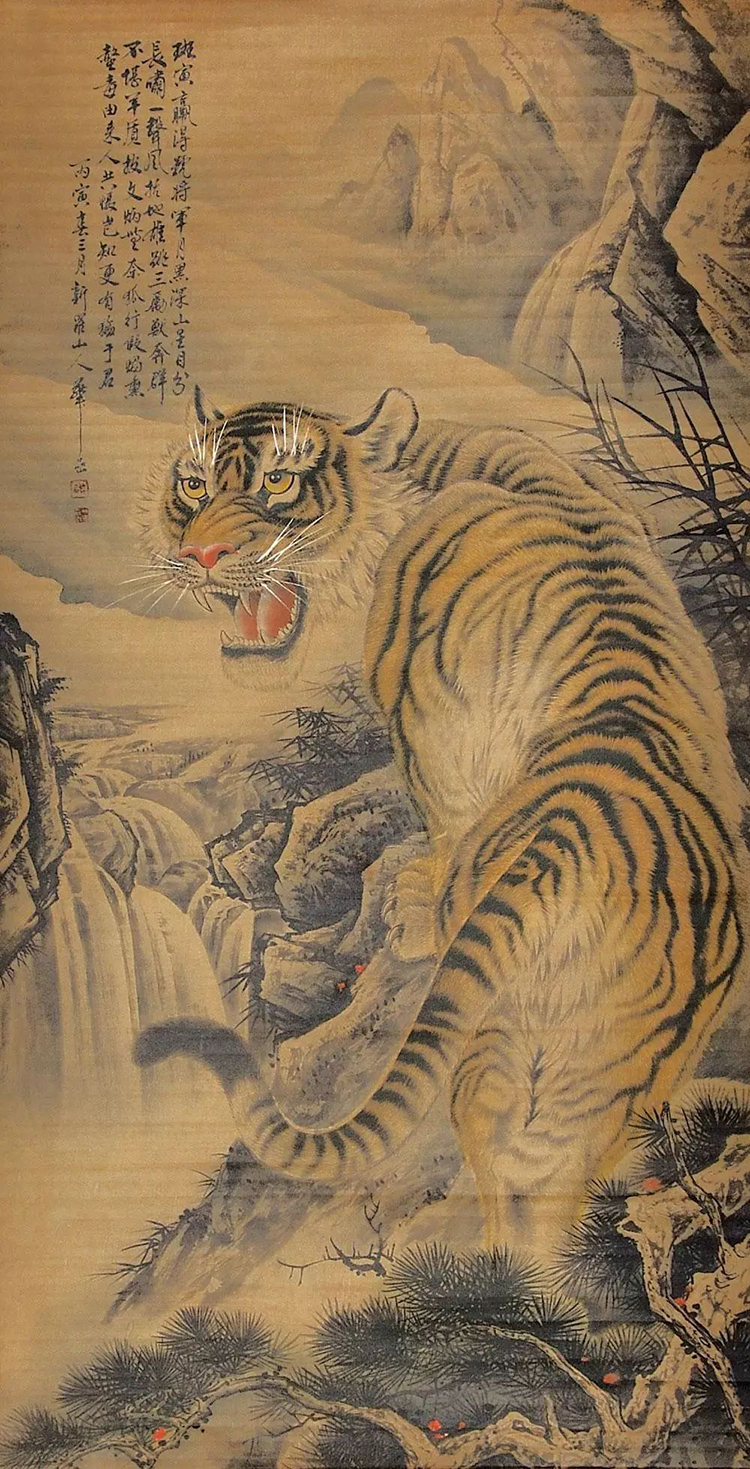 古代水墨虎立轴画作，猛虎下山姿态尽显气势