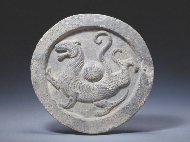 古代虎纹圆形画像石文物，浮雕老虎纹样古朴生动