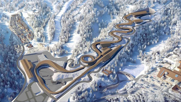国家雪车雪橇中心“雪游龙”航拍，盘山赛道融入山林雪景