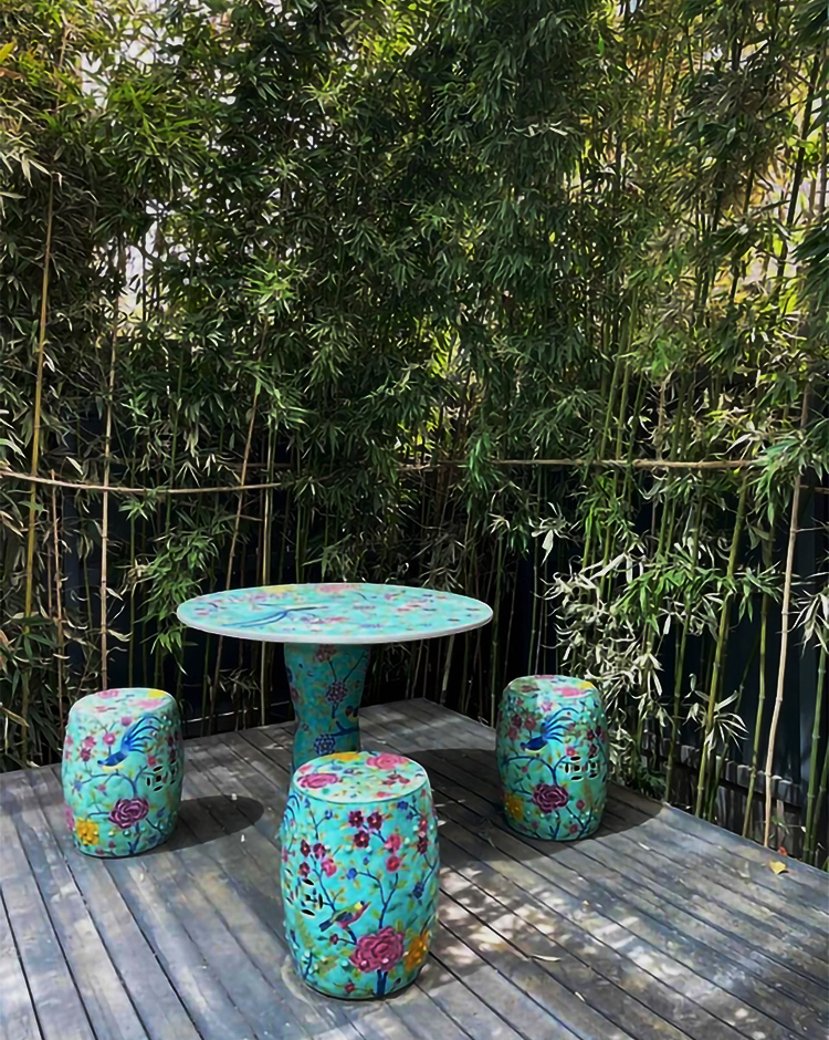 郑州龙飞中学竹林庭院景观设计，青花瓷桌凳与花卉鼓凳休憩区校园环境建设场景
