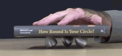 设计书籍How Round Is Your Circle特写，呼应灯市口小学品牌设计灵感