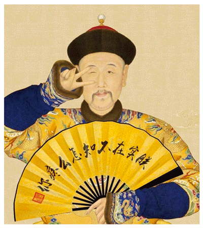故宫博物院文创风格的清代帝王手持折扇趣味形象，喻教育品牌贴近大众