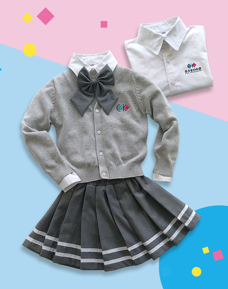 恩济里幼儿园EK园服设计，灰色针织开衫搭配百褶裙，融入校园文化建设视觉