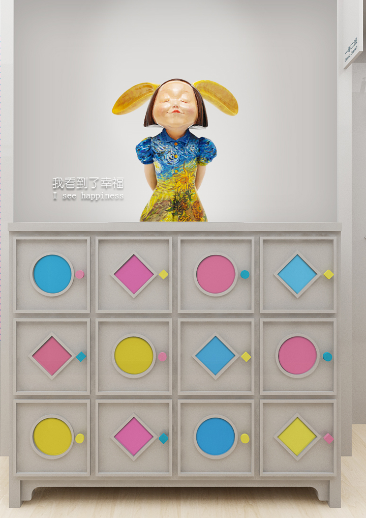恩济里幼儿园柜子卡通雕塑与彩色方圆抽屉，童趣陈设体现校园环境建设