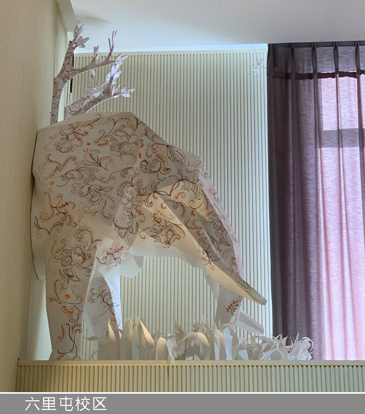 红英小学六里屯校区枯枝造型长颈鹿艺术雕塑,七大长老艺术呈现校园环境建设