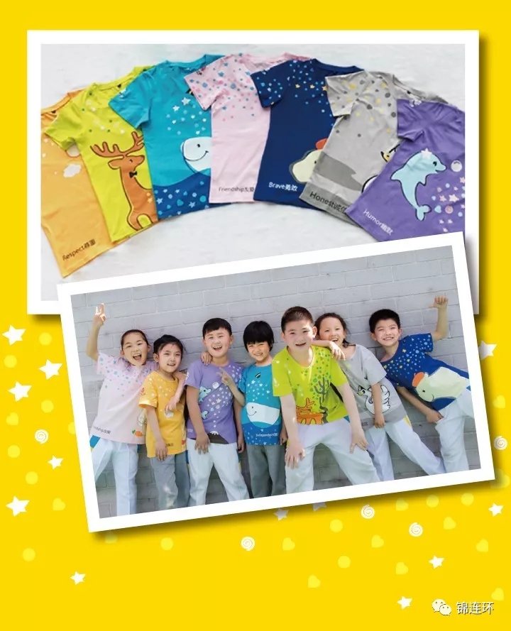 红英小学七件阳光战袍服装陈列与学生合影，校园文化文创品牌设计