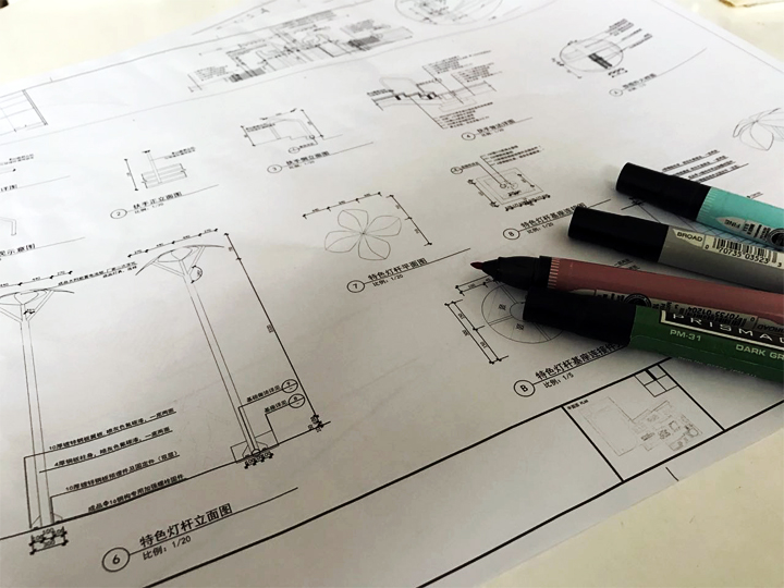 田村中心小学设计图纸与马克笔特写，记录校园文化建设方案的手绘推敲过程