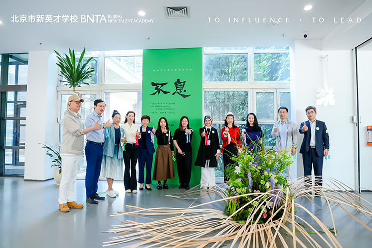 北京新英才学校17周年校庆校园风貌 - 新英才学校校庆活动现场校园环境，体现学校文化日常缩影