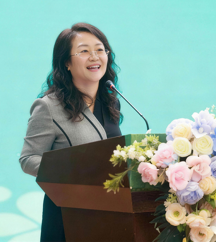大峪二小校长杨艳70周年教育成果交流，让每一个人都被看见的办学理念，峪见百花预见未来