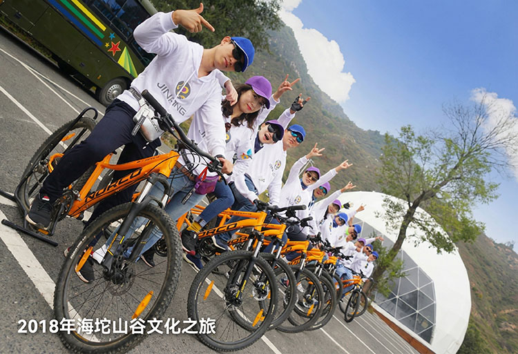锦连环团队文化交流活动，学习优秀设计理念，在旅行中汲取创意灵感