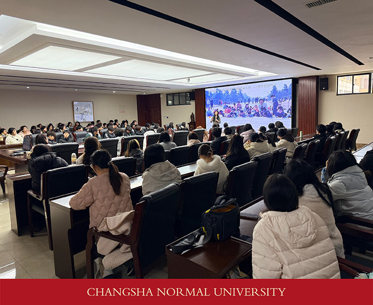 王平校友返校演讲现场，分享学习热爱创业人生经历，学子全身心投入聆听