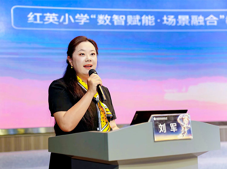 红英教育集团唐家岭校区执行校长刘军作主旨报告